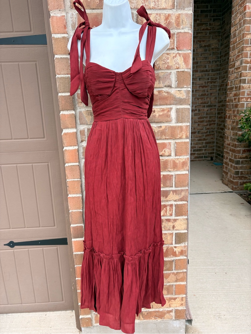 Blu Pepper Burgundy Metallic Tie Shoulder
Ruched Smocked Midi Dress Womens M - Picture 4 of 11